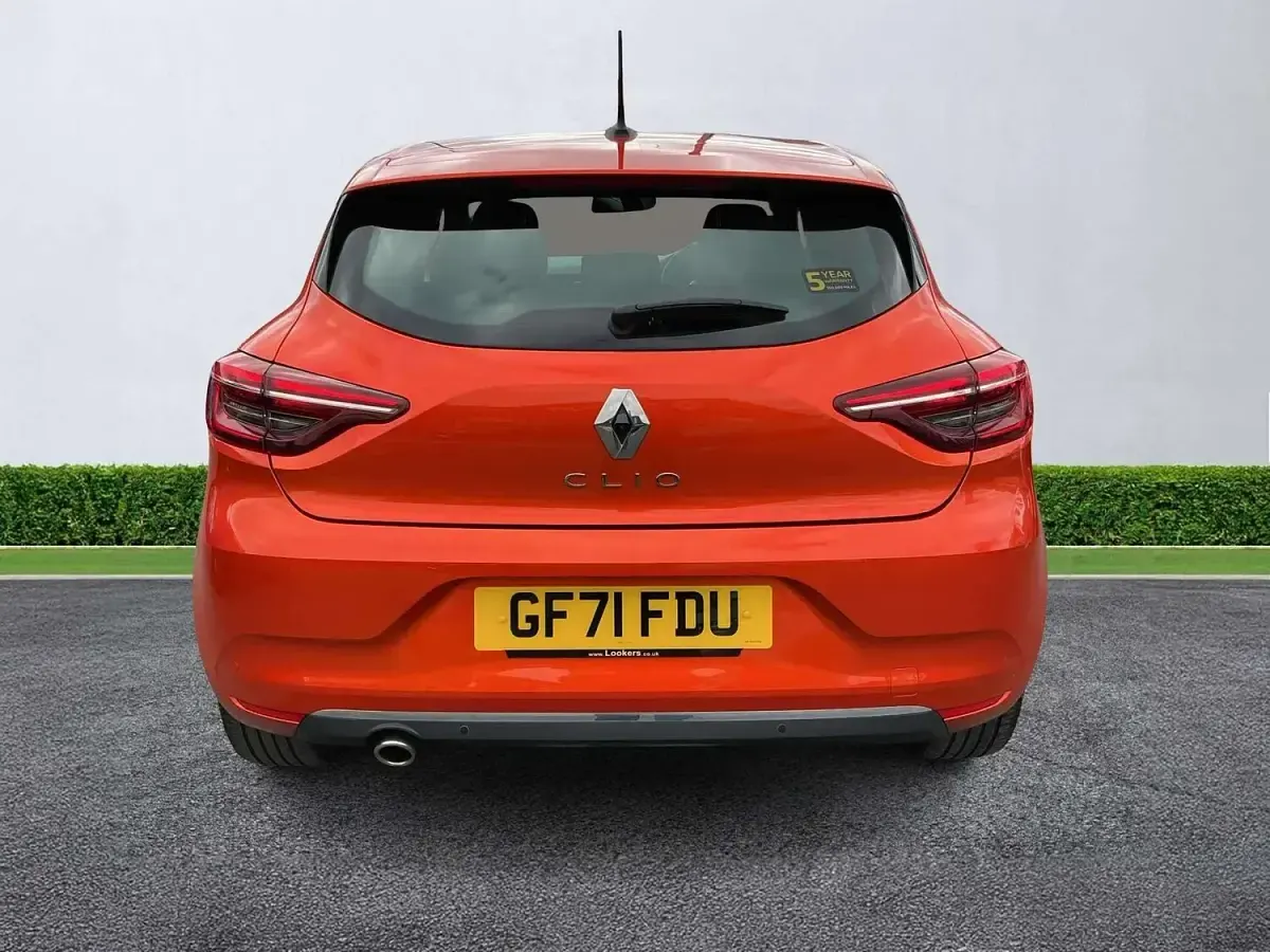 Used Renault Clio V Version S 90 HP (66 kW) 2021 Orange Hatchback