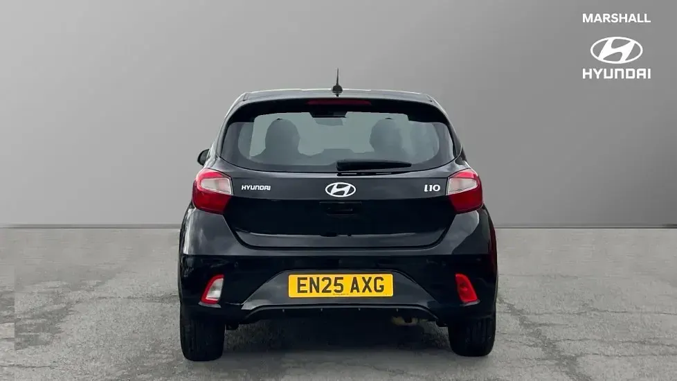 Gebraucht Hyundai i10 Advanced 63 PS (46 kW) 2025 Schwarz Kleinwagen