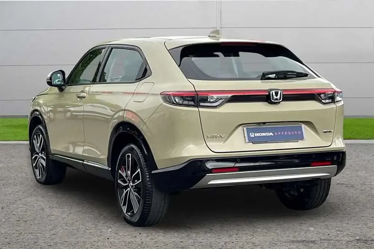 Used Honda HR-V Advance 131 HP (96 kW) 2024 Sand khaki SUV