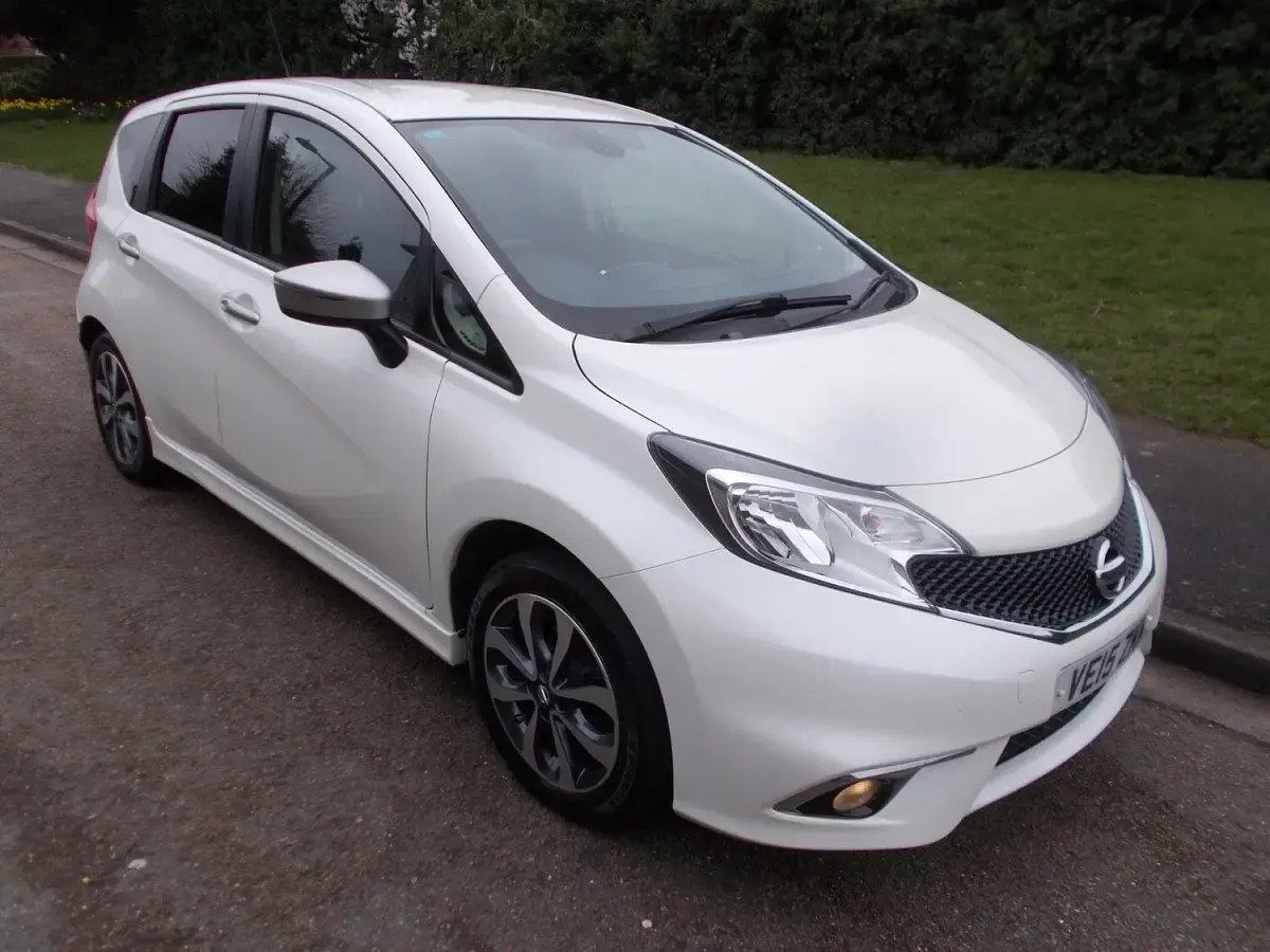 Used Nissan Note N-TEC 80 HP (58 kW) 2015 White Hatchback
