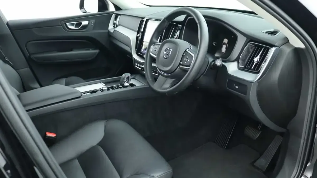 Used Volvo XC60 Core 250 HP (183 kW) 2024 SUV