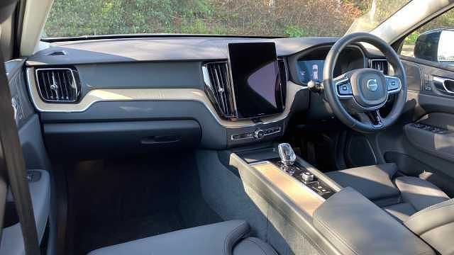 Used Volvo XC60 Plus 350 HP (257 kW) 2025 Silver SUV