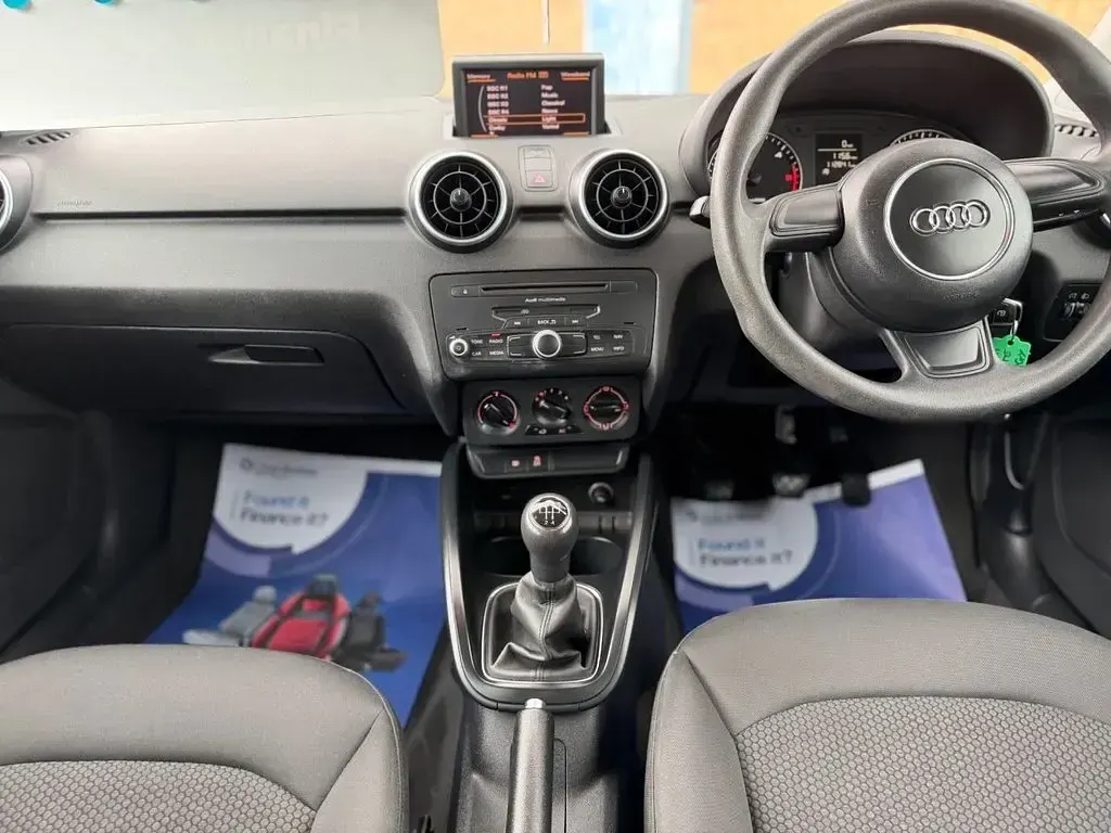 Used Audi A1 Design 105 HP (77 kW) 2012 White Hatchback