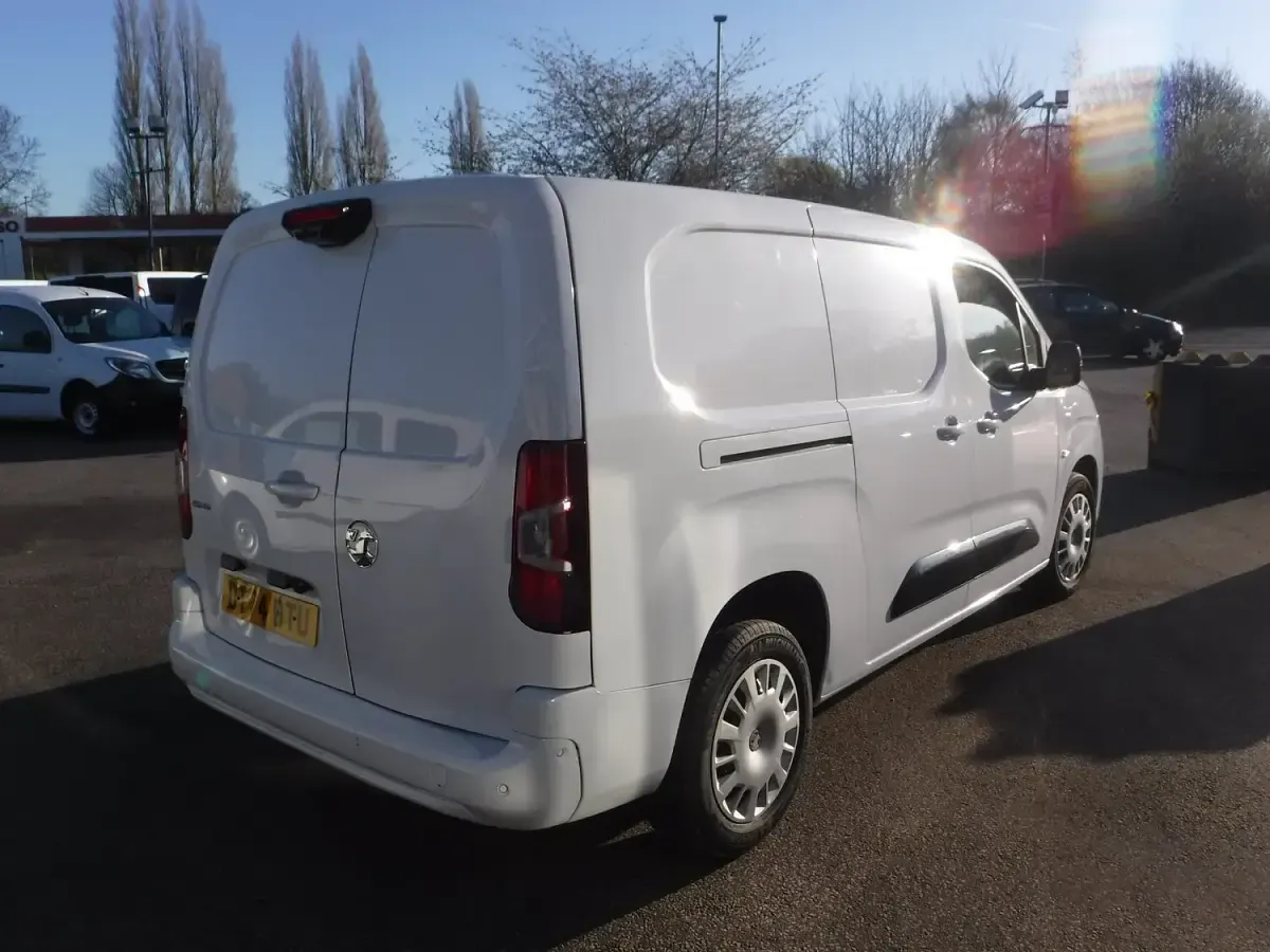 Used Vauxhall Combo 100 HP (73 kW) 2024 White MPV