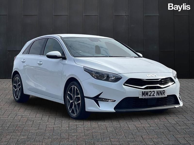 White Used 2021 Kia Ceed 3 Hatchback | £12,995 (Fair price) - Image 1/3