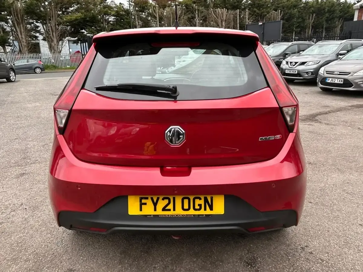 Käytetty MG MG3 Excite 106 HP (77 kW) 2021 Punainen Viistoperä