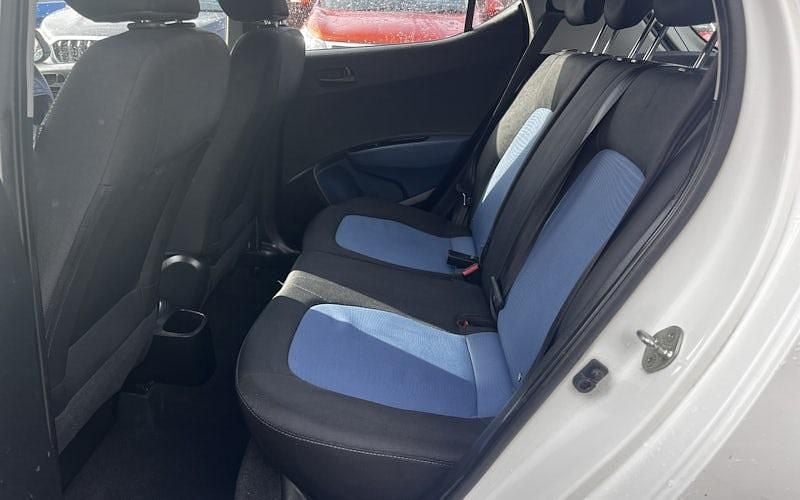 Used Hyundai i10 SE 67 HP (49 kW) 2016 White Hatchback