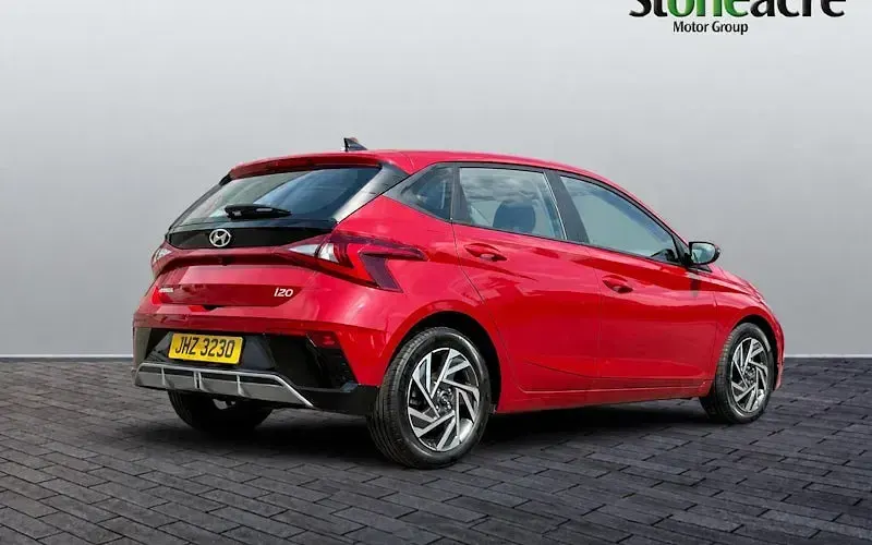 Used Hyundai i20 Advanced 101 HP (74 kW) 2024 Red Hatchback
