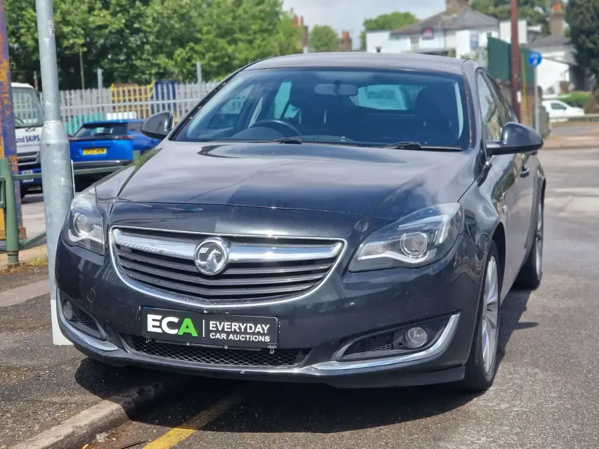 Begagnad Vauxhall Insignia SRi 2016 Svart Halvkombi