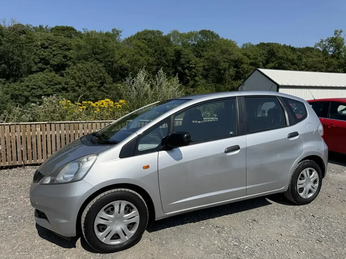 Used Honda Jazz S 90 HP (66 kW) 2010 Silver Hatchback