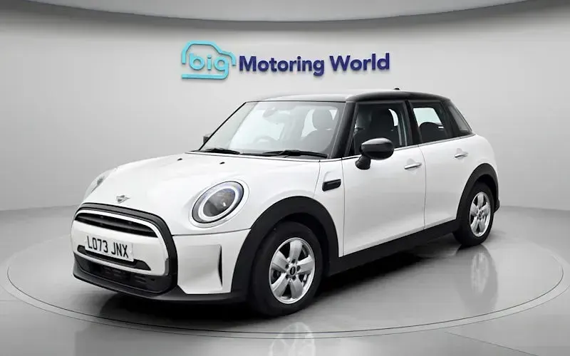 Used Mini Cooper Classic 136 HP (100 kW) 2022 White Hatchback