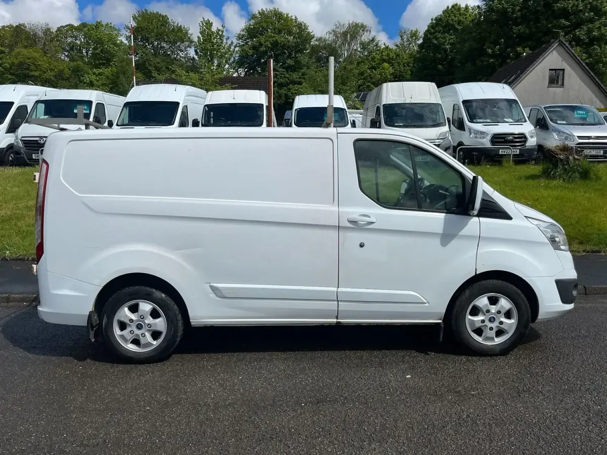 Usado Ford Transit Custom Limited 125 CV (91 kW) 2015 Blanco Van