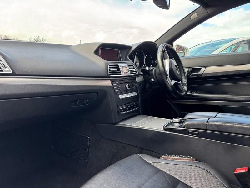 Begagnad Mercedes E220 AMG line 2016 Vit Sportkupé