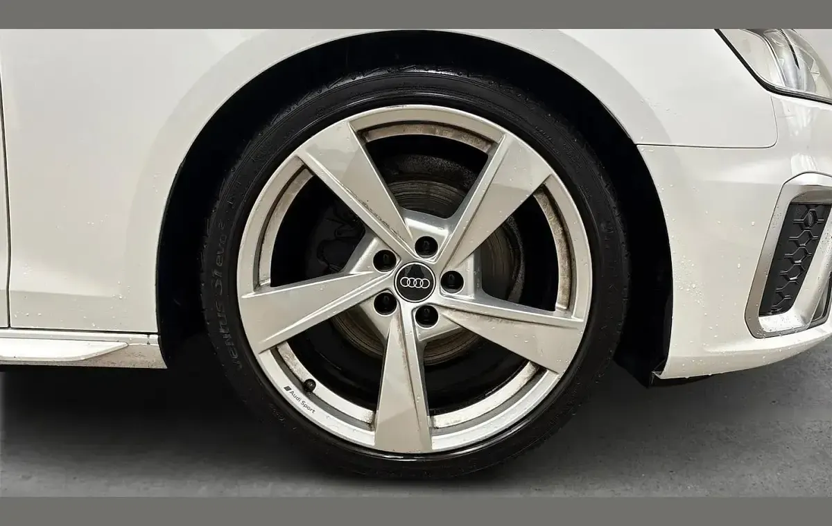 Used Audi A4 S-Line 147 HP (108 kW) 2023 White Sedan