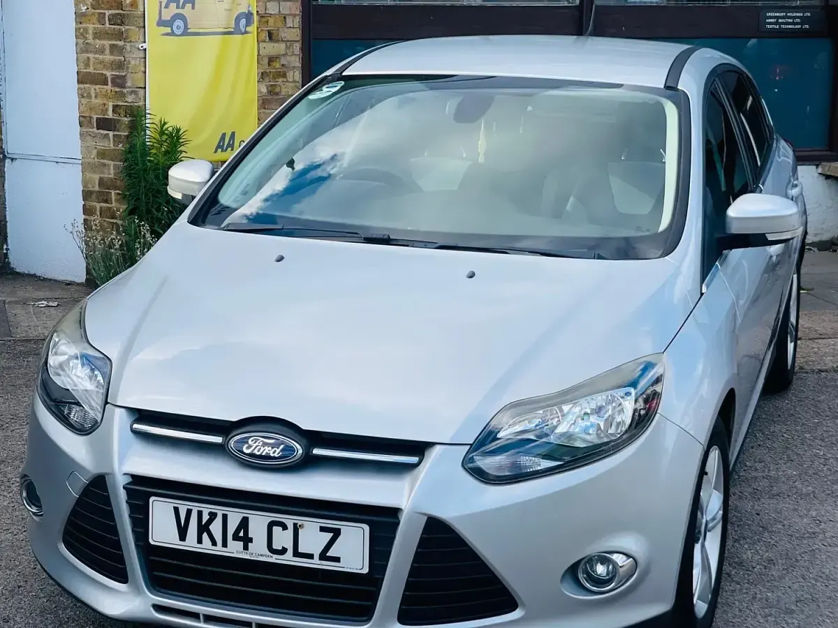 Used Ford Focus Zetec 125 HP (91 kW) 2014 Silver Hatchback