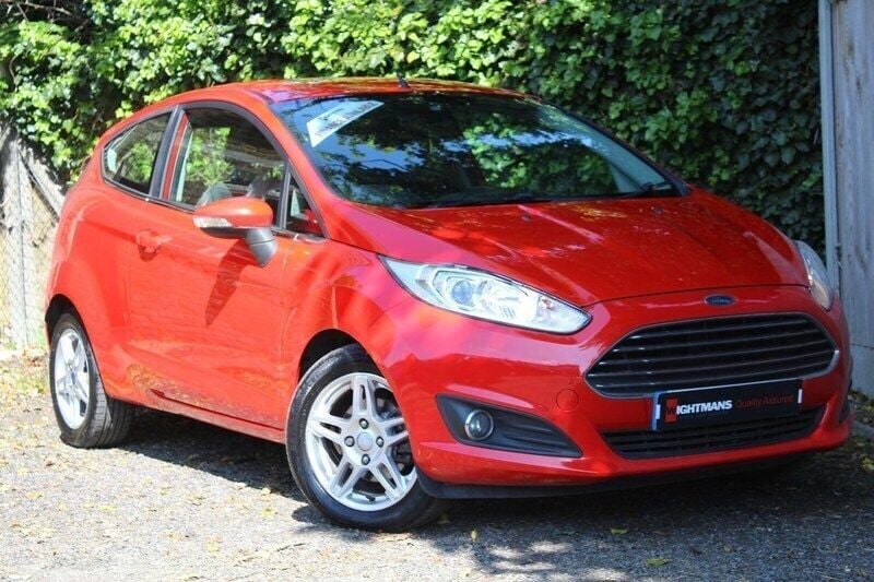 Red Used 2014 Ford Fiesta Zetec Hatchback | £5,495 (A bit pricey) - Image 1/4