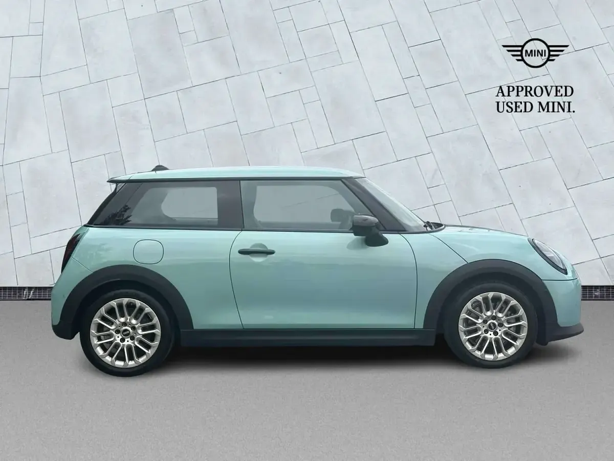 Used Mini Cooper Hatch 113 kW (154 HP) 2025 Green Hatchback