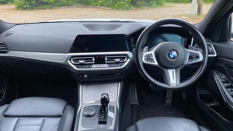 Begagnad BMW 320 M Sport 181 HK (133 kW) 2021 Vit