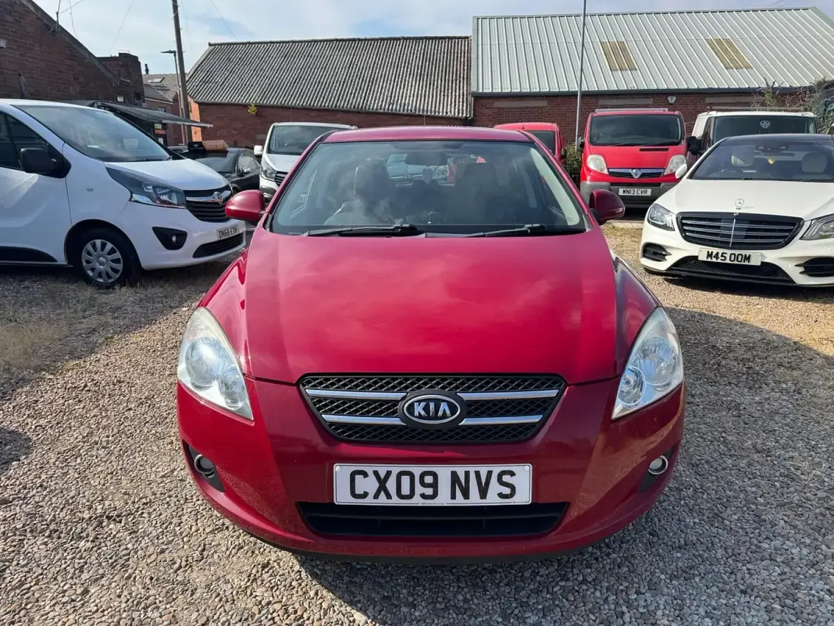 Used Kia Ceed 120 HP (88 kW) 2009 Red Hatchback