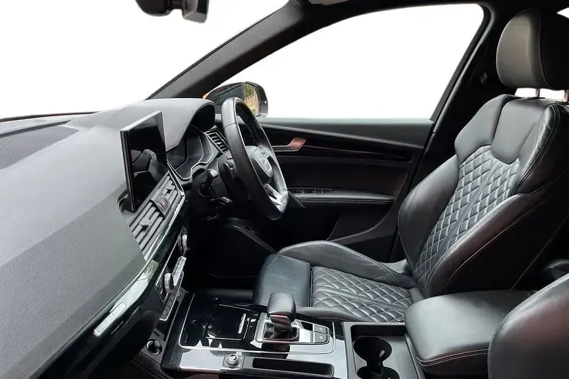 Used Audi Q5 Comfort 201 HP (147 kW) 2022 Mythos black SUV