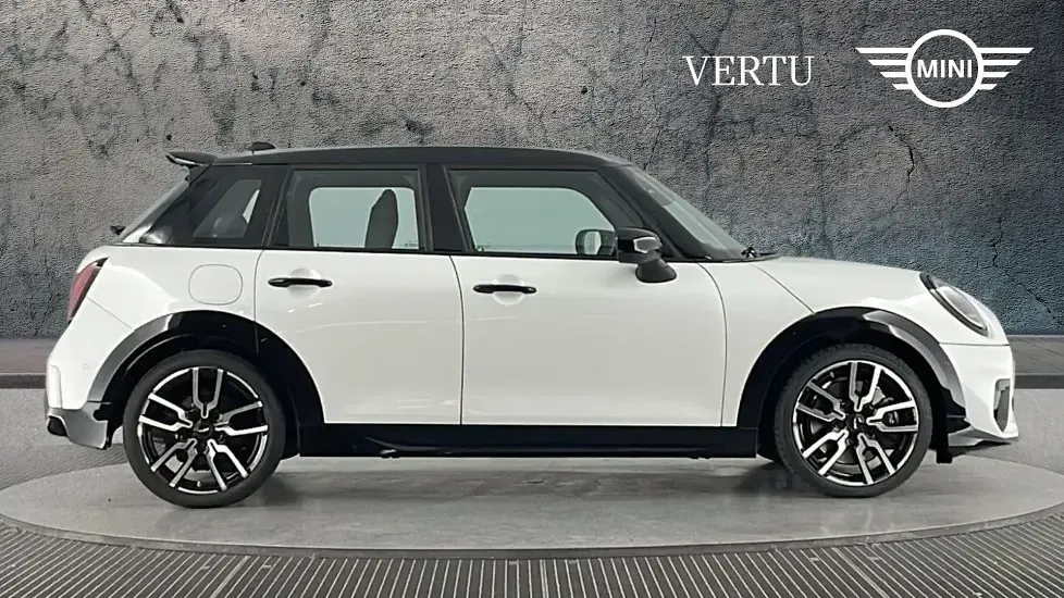 Used Mini Cooper Hatch 154 HP (113 kW) 2024 White Hatchback