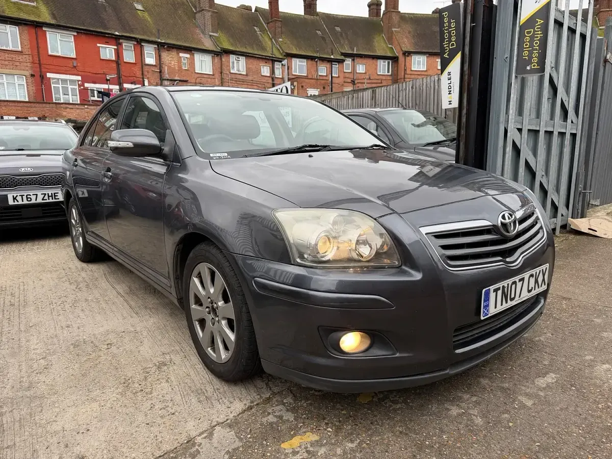 Used Toyota Avensis T3 127 HP (93 kW) 2007 Grey Hatchback
