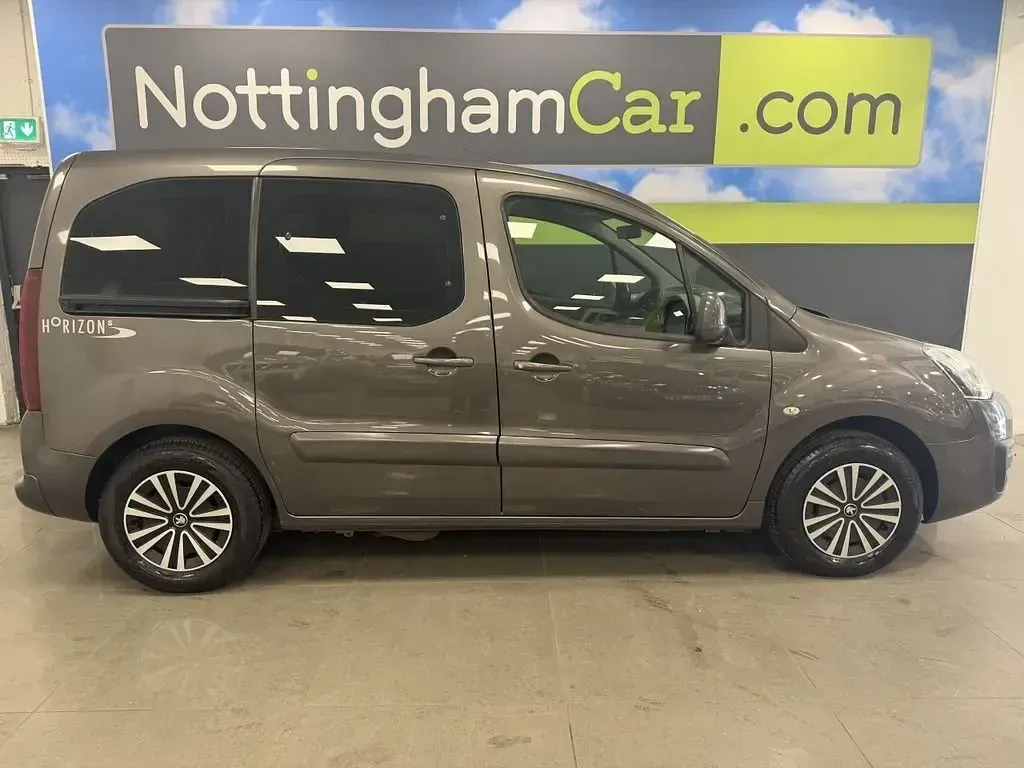 Begagnad Peugeot TePee S 120 HK (88 kW) 2016 Grå Minibuss