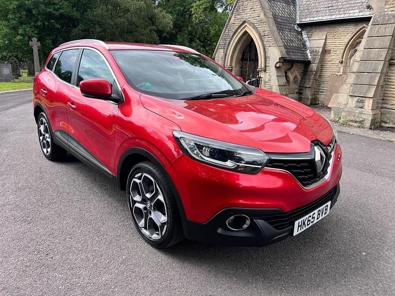 Red Used 2015 Renault Kadjar Dynamique SUV | £5,690 (Fair price) - Image 1/4