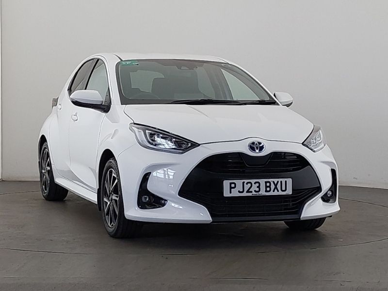 White Used 2023 Toyota Yaris Hybrid Design Hatchback | £17,698 (Fair price) - Image 1/4