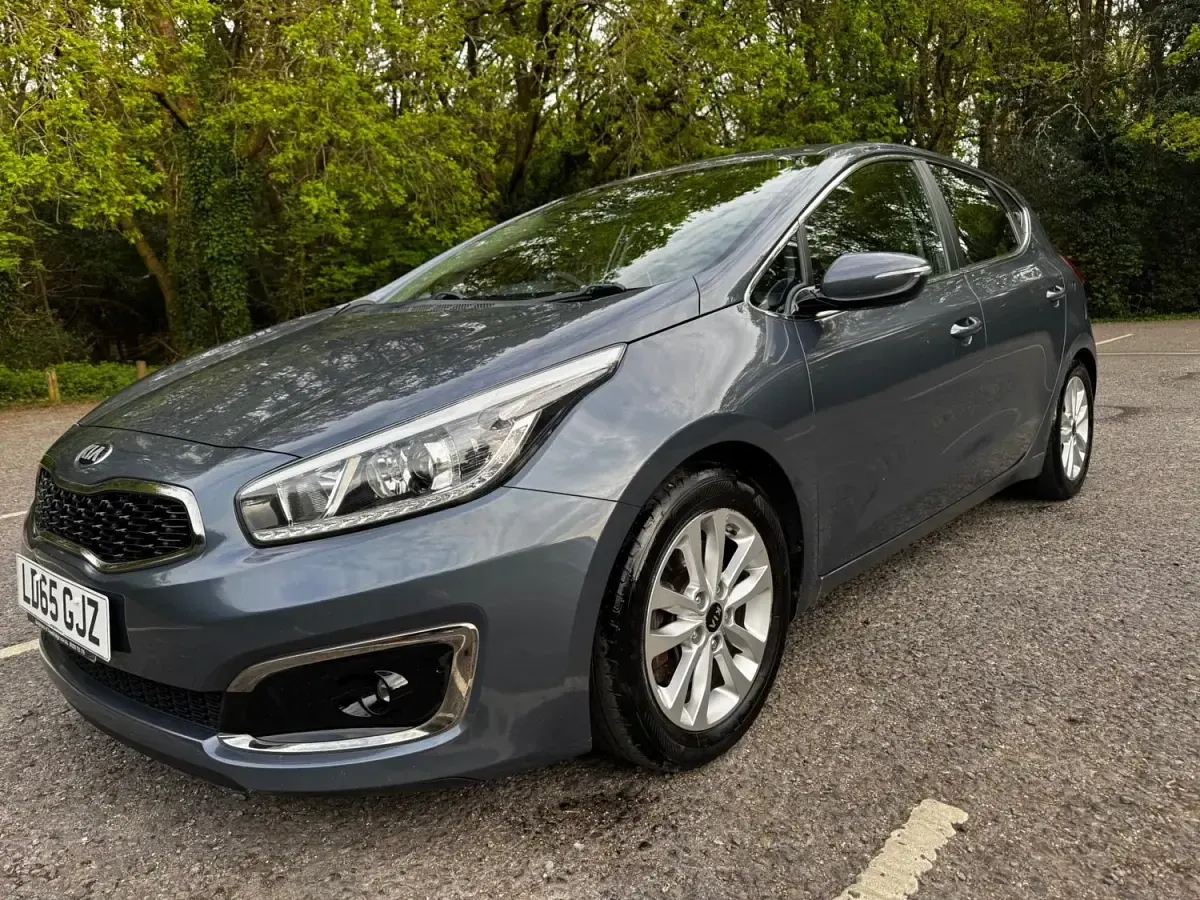 Usado Kia Ceed 135 HP (99 kW) 2015 Azul Citadino