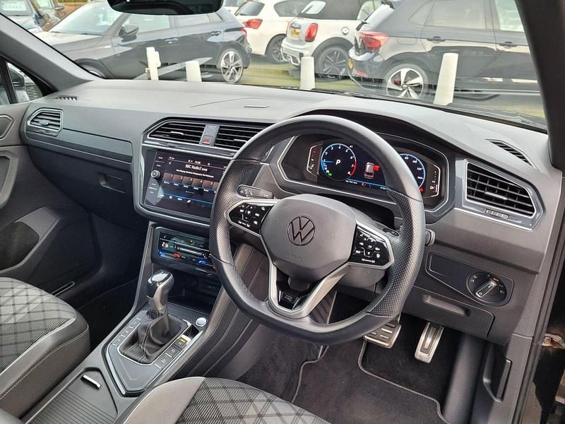 Used VW Tiguan R-line 150 HP (110 kW) 2022 Black SUV