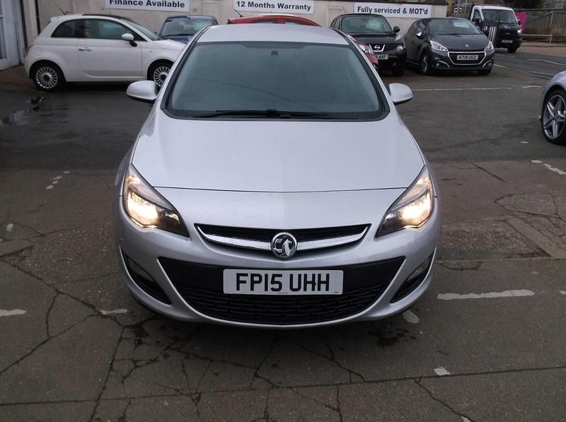 Used Vauxhall Astra Design Edition 2015 Silver Hatchback