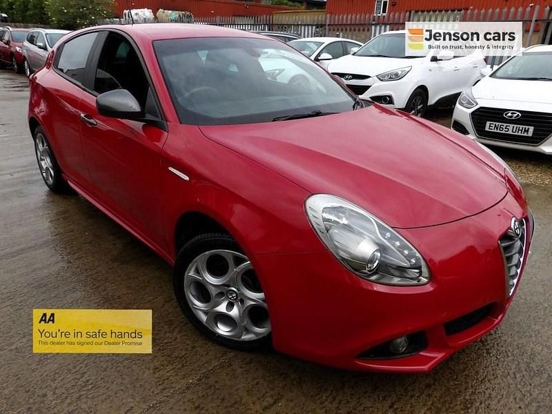 Red Used 2015 Alfa Romeo Giulietta Sprint Hatchback | £9,490 (Fair price) - Image 1/4