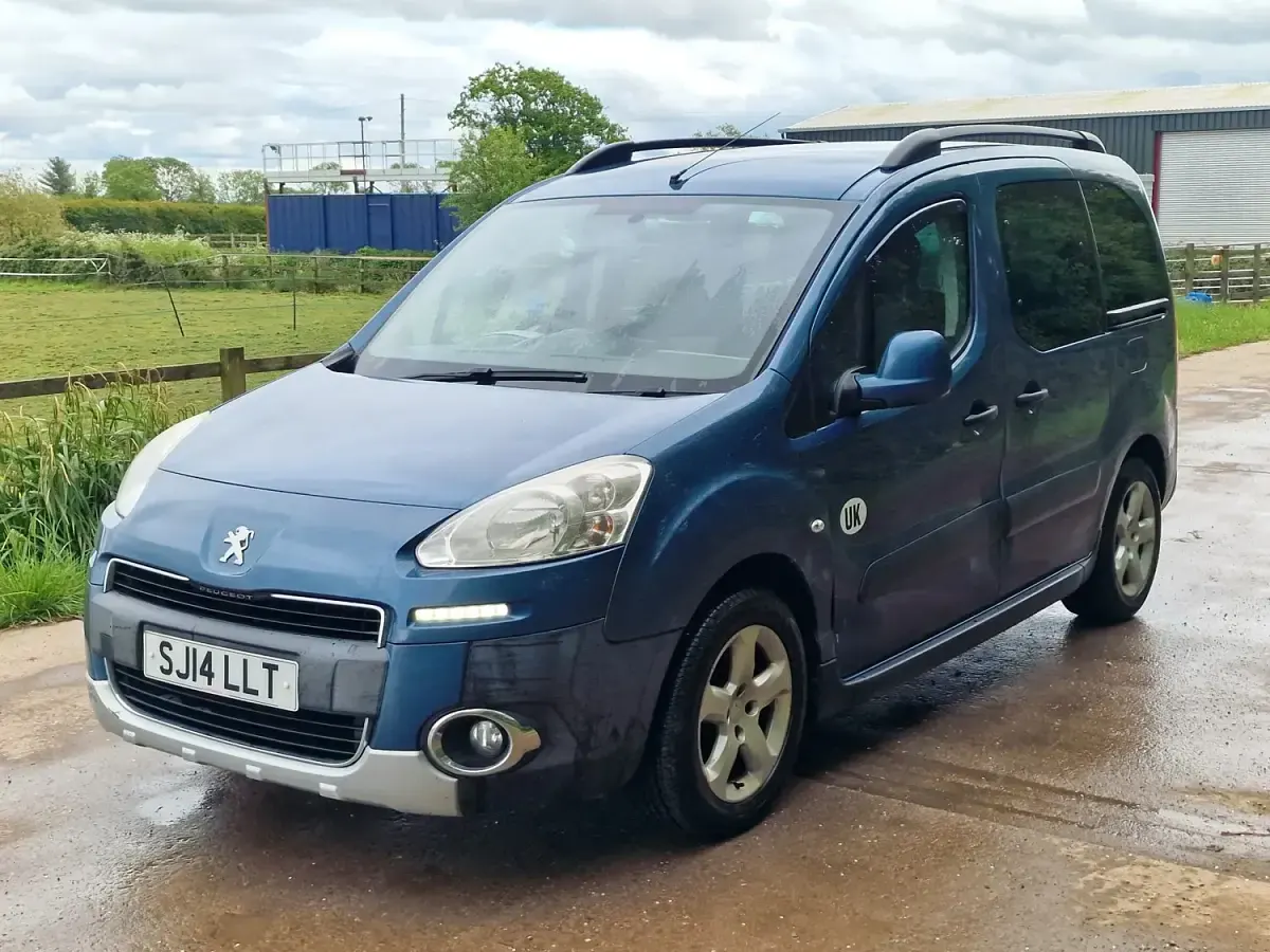 Gebraucht Peugeot Partner Tepee Outdoor 115 PS (84 kW) 2014 Blau Van / Kleinbus