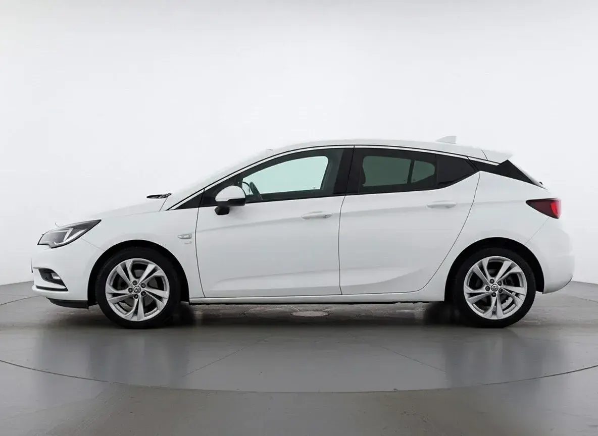 Used Vauxhall Astra SRi 2017 White Hatchback