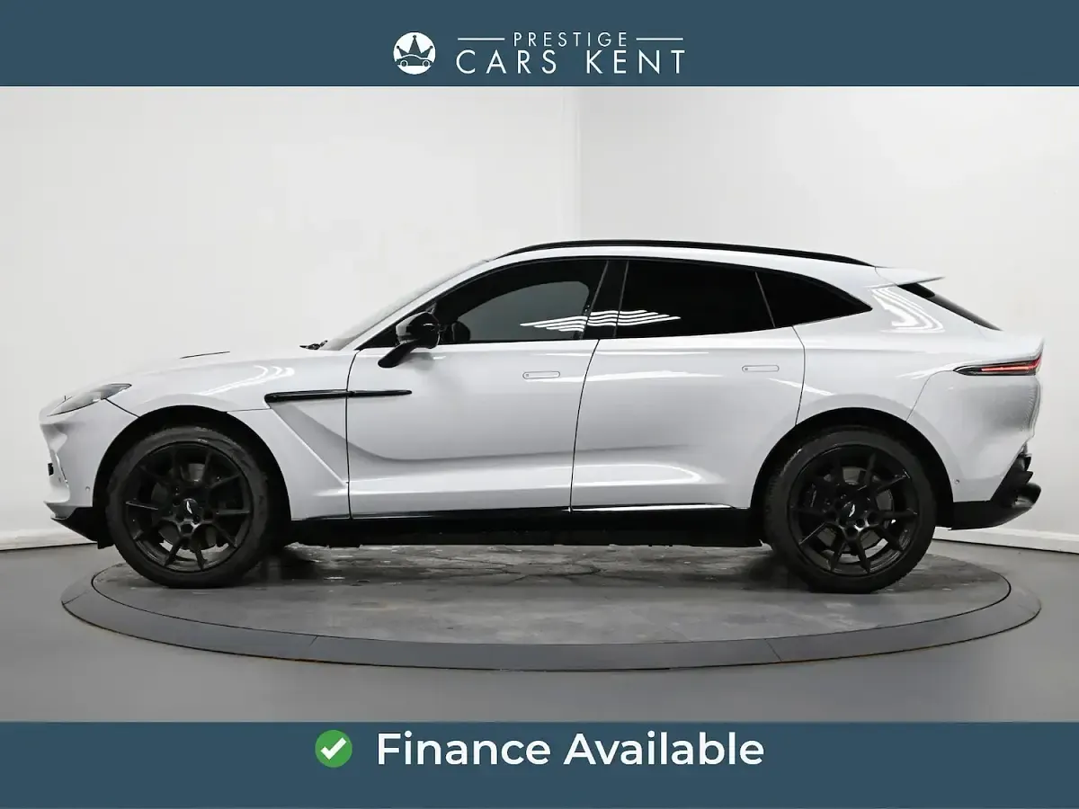 Used Aston Martin DBX 550 HP (404 kW) 2022 White SUV