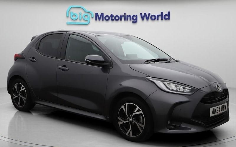 Used 2025 Toyota Yaris Hybrid Design Hatchback | £18,000 (Super price) - Image 1/4