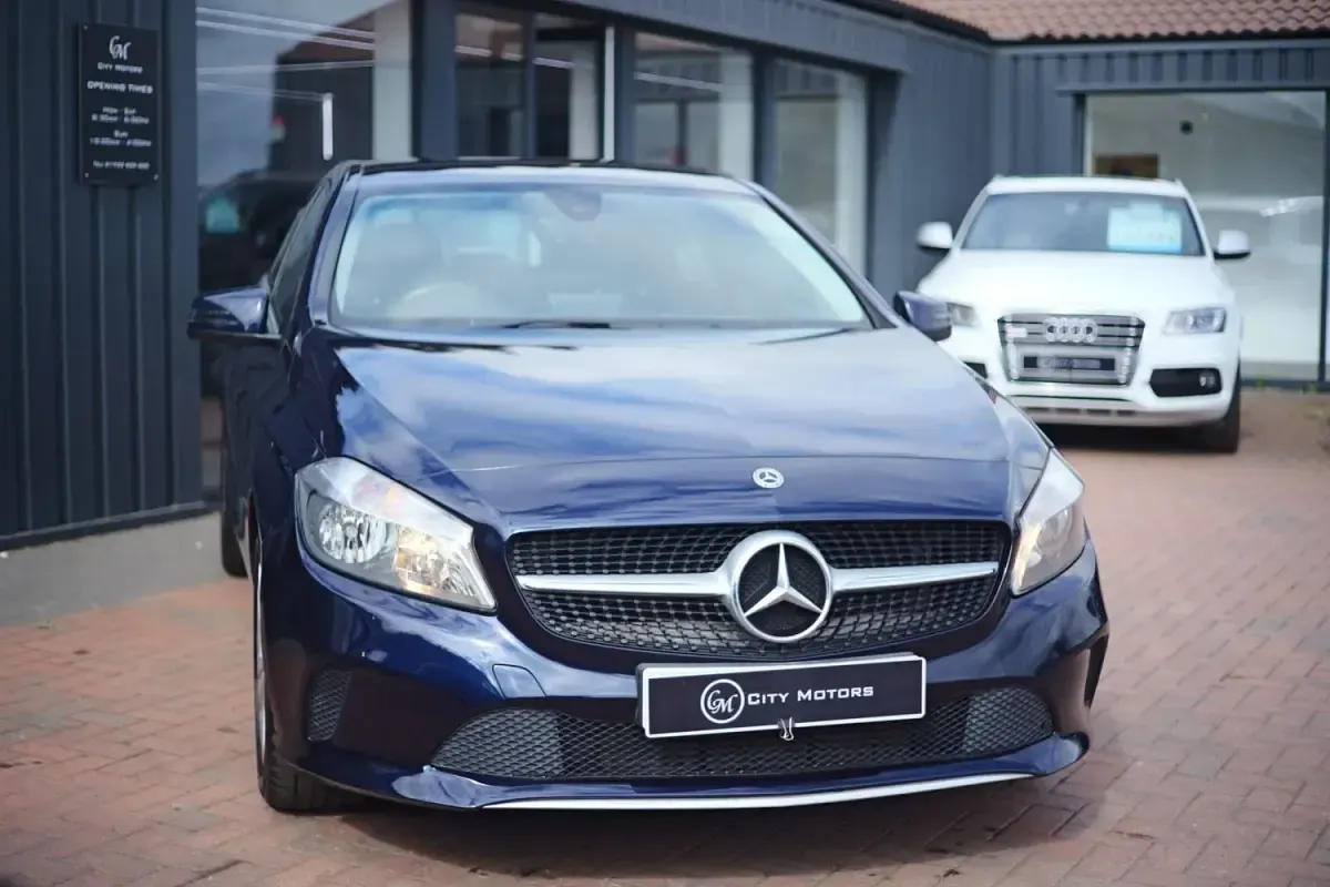 Begagnad Mercedes A200 2017 Blå Halvkombi