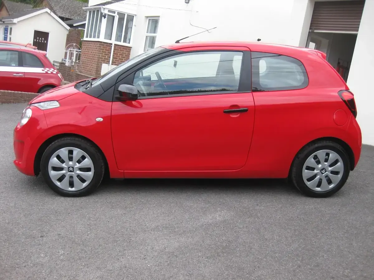 Used Citroën C1 Feel 68 HP (50 kW) 2016 Red Hatchback
