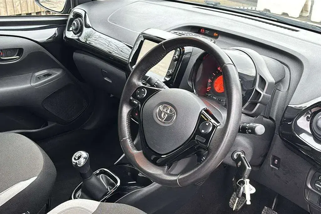 Used Toyota Aygo x-press 69 HP (50 kW) 2017 Black Hatchback