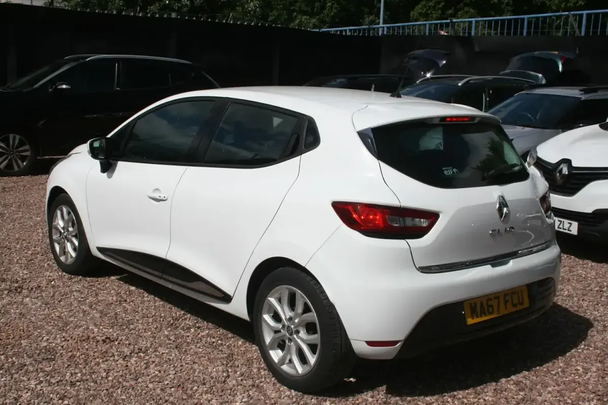 Used Renault Clio Dynamique 2017 White Hatchback
