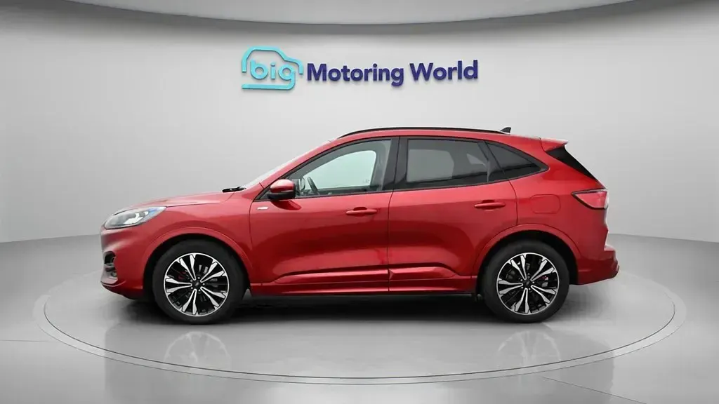 Usado Ford Kuga ST-Line X 150 CV (110 kW) 2023 Rojo SUV