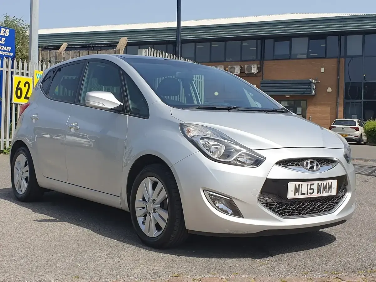 Used Hyundai ix20 Style 90 HP (66 kW) 2015 Silver Hatchback