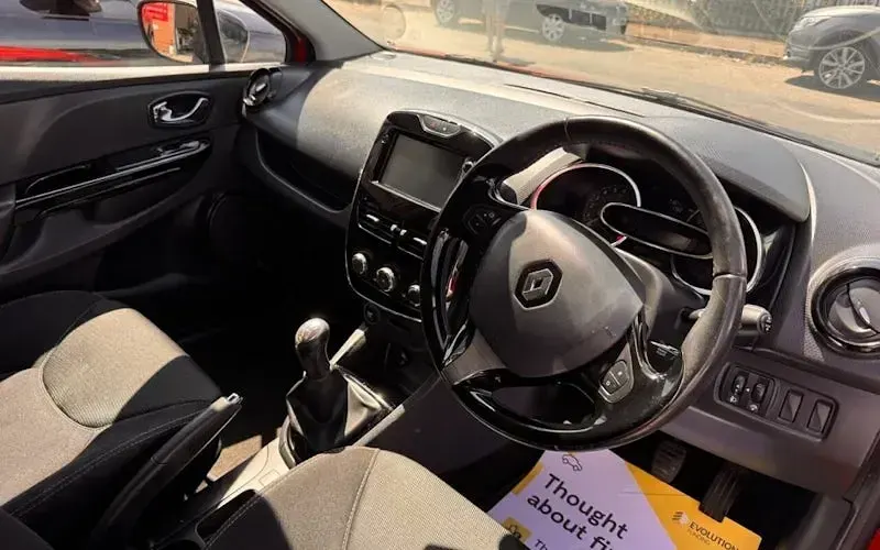 Used Renault Clio Dynamique 73 HP (53 kW) 2015 Hatchback