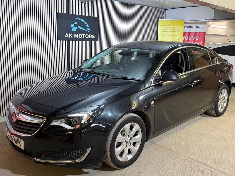 Second-hand Vauxhall Insignia S 2016 Negru Hatchback