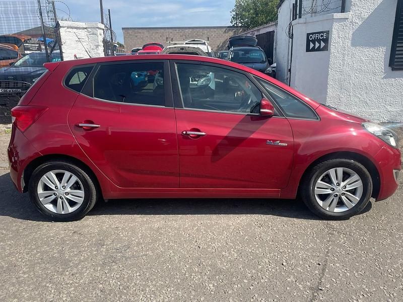 Usado Hyundai ix20 Style 113 CV (83 kW) 2012 Rojo Utilitario