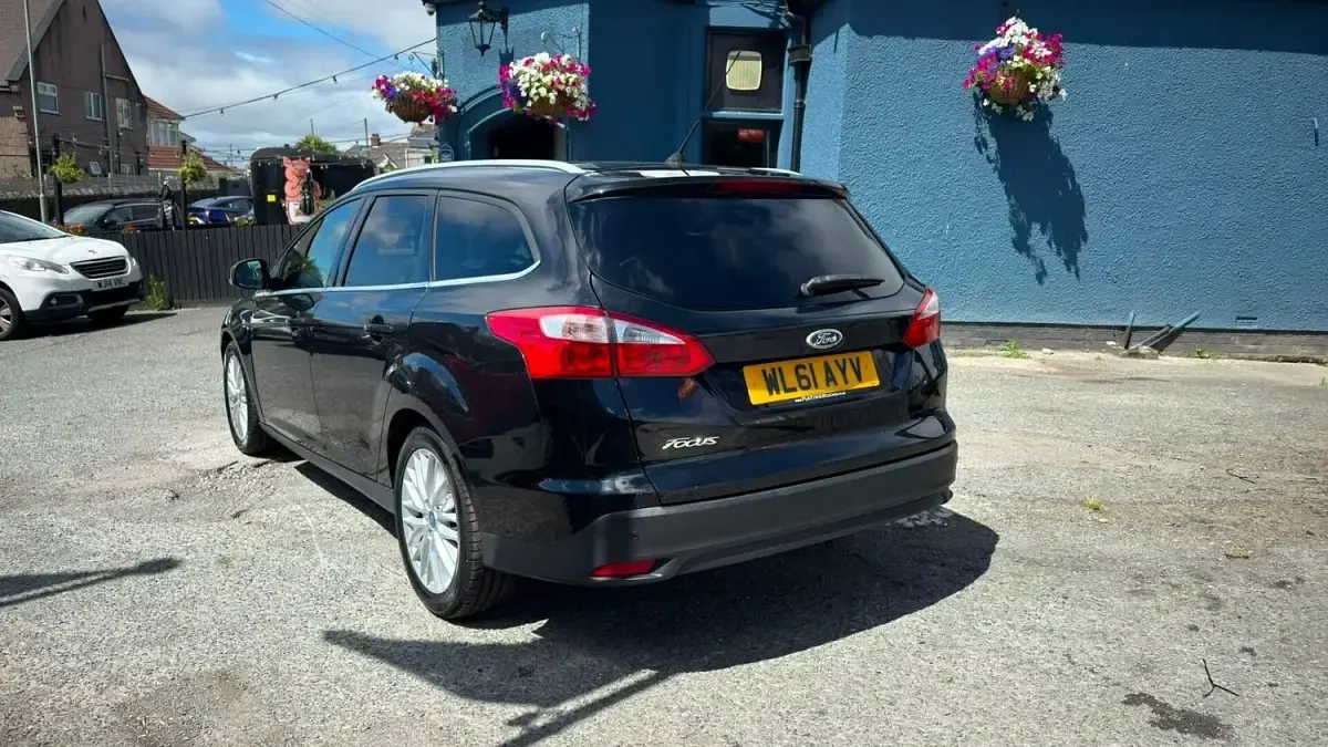 Used Ford Focus Zetec 125 HP (91 kW) 2011 Black Estate