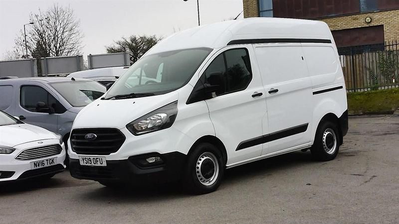 Used Ford Transit Custom 105 HP (77 kW) 2019 White Van