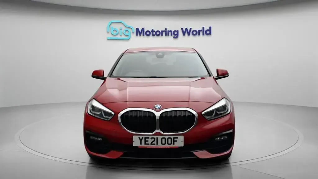 Used BMW 120 Sport Line 190 HP (139 kW) 2021 Red Hatchback