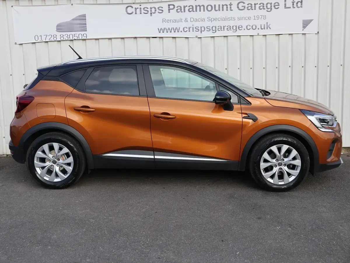 Used Renault Captur Iconic 130 HP (95 kW) 2021 Orange/black SUV